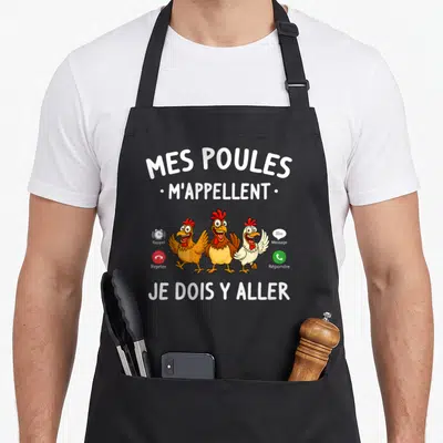 Tablier de cuisine noir avec trois poules colorées et les mots Mes Poules m'appellent Je dois y aller en blanc.