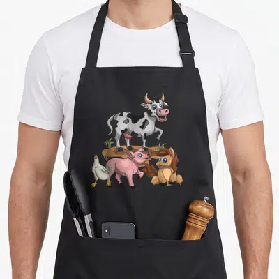 Tablier de cuisine noir avec une vache, un poulet, un porc et un cheval mignon imprimés au centre.