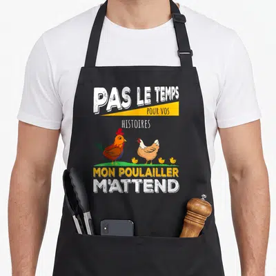 Tablier de cuisine noir avec inscription Pas le temps pour vos histoires mon poulailler m'attend et illustration de poules colorées.