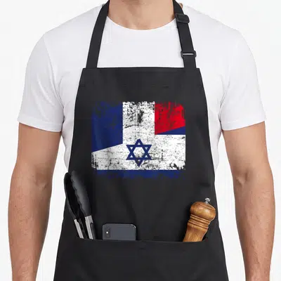 Tablier de cuisine noir avec un drapeau combinant les couleurs françaises et israéliennes et une étoile de David centrale sur fond texturé.