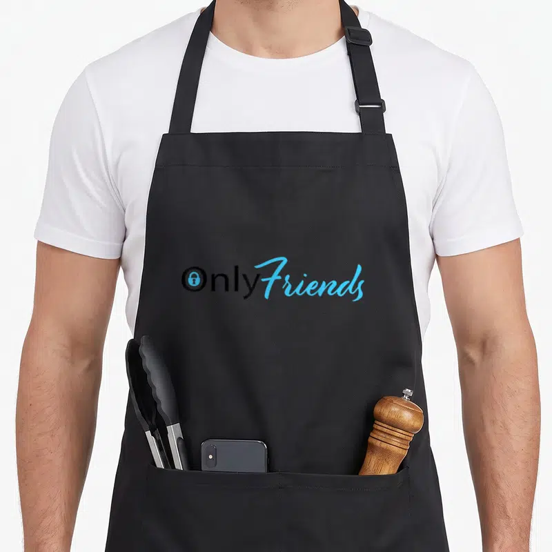 Tablier de cuisine noir avec le logo Only Friends en noir et bleu ciel incluant une icône de cadenas.