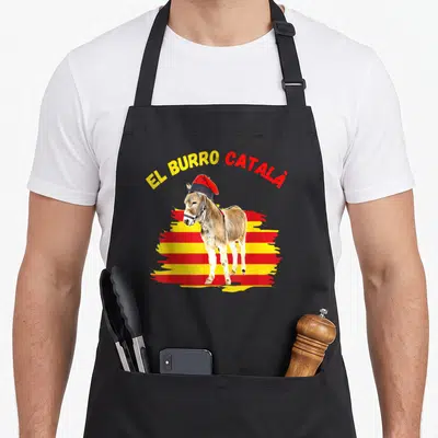 Tablier de cuisine noir avec illustration d'un âne portant un bonnet rouge devant des bandes rouges et jaunes.