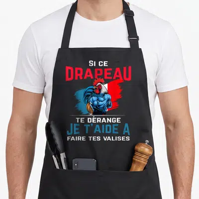 Tablier de cuisine noir avec un coq aux bras musclés devant un drapeau français et un texte humoristique en rouge et bleu.