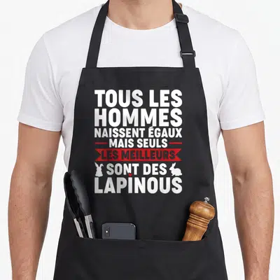 Tablier de cuisine noir avec inscription blanche Tous les hommes naissent égaux mais seuls les meilleurs sont des lapinous et silhouettes de lapins.
