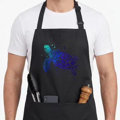 Tablier de cuisine noir avec une tortue de mer stylisée aux motifs spirales bleus et turquoise, entourée de bulles.
