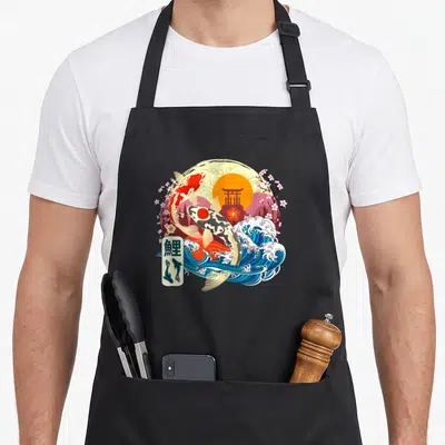 Tablier de cuisine noir avec illustration d'un poisson koï, d'une grande vague et d'un portail torii japonais.