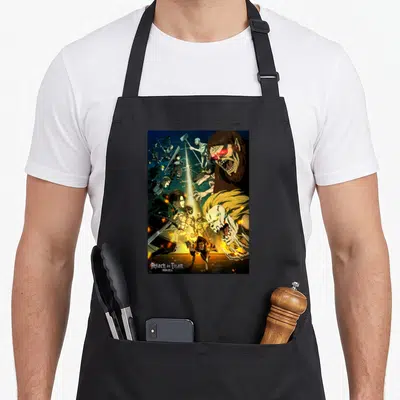 Tablier de cuisine noir avec illustration des titans et soldats d'Attack on Titan en combat intense.