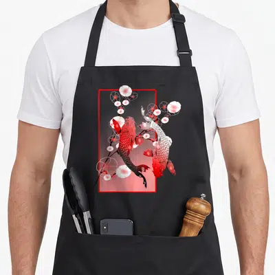 Tablier de cuisine noir avec illustration de carpes koï et fleurs de cerisier dans un cadre rouge vertical.
