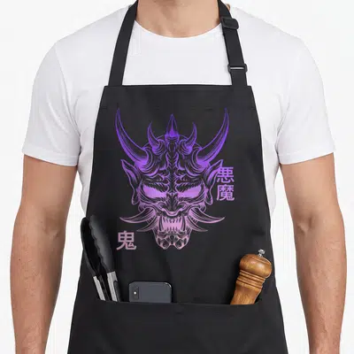 Tablier de cuisine noir avec illustration violette d'un masque Hannya Oni aux cornes et caractères kanji.