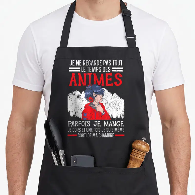 Tablier de cuisine noir avec illustration d'un garçon aux écouteurs rouges et texte blanc sur fond gris texturé.