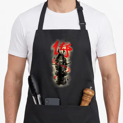 Tablier de cuisine noir avec illustration samouraï vintage et calligraphie rouge japonaise.