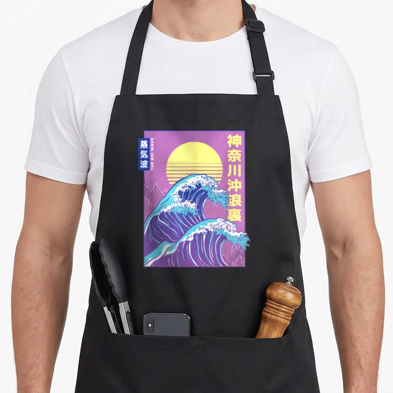 Tablier de cuisine noir avec une grande illustration de vague japonaise stylisée vaporwave sur fond violet et soleil jaune strié.