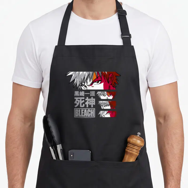 Tablier de cuisine noir avec une illustration d'Ichigo Kurosaki en esquisse fragmentée et des caractères japonais gris.