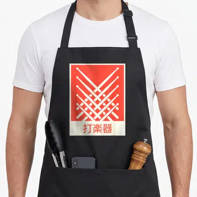 Tablier de cuisine noir avec illustration rouge et blanche de baguettes de percussions et caractères japonais en bas.