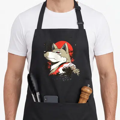 Tablier de cuisine noir avec illustration d'un loup blanc devant un soleil rouge et des vagues.