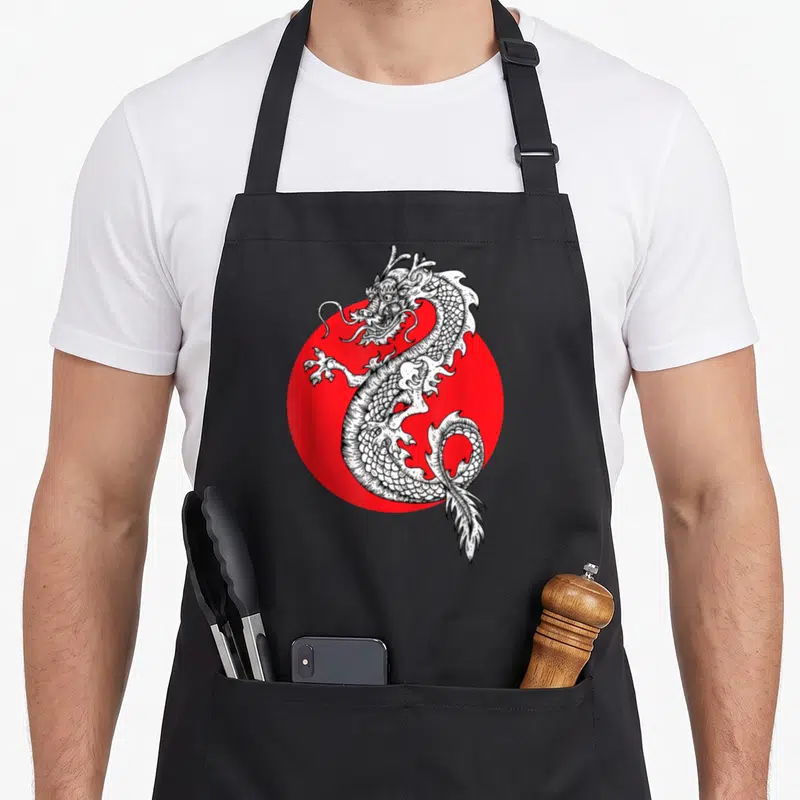 Tablier de cuisine noir avec dragon japonais tatouage esthétique sur fond rouge circulaire blanc et noir.