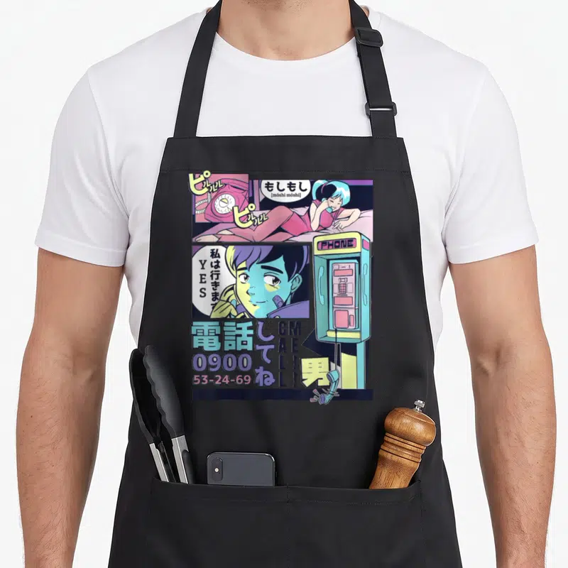 Tablier de cuisine noir avec illustration manga rétro, téléphone rose, booth téléphonique et texteCall me 0900 53-24-69 en couleurs vives.