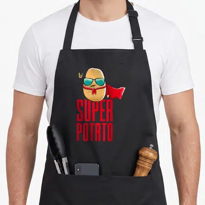 Tablier de cuisine noir avec illustration d'une patate super-héros portant des lunettes et une cape rouge.