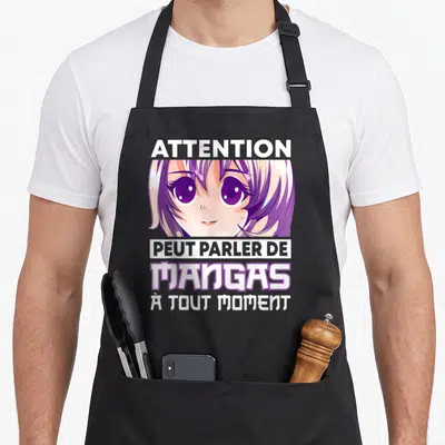 Tablier de cuisine noir avec illustration anime et texte blanc sur fond gris uni