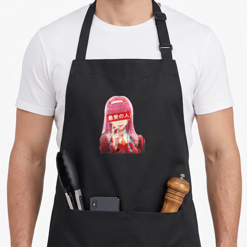 Tablier de cuisine noir avec illustration de Darling zéro deux aux cheveux roses et bandeau rouge sur les yeux.