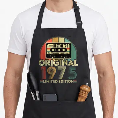 Tablier de cuisine noir avec illustration cassette vintage Best of 75 et texte Original 1975 Limited Edition multicolore.