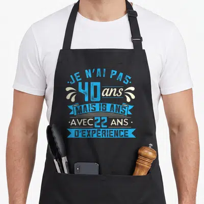 Tablier de cuisine noir avec inscription bleue et blanche Je n'ai pas 40 ans mais 18 ans avec 22 ans d'expérience.