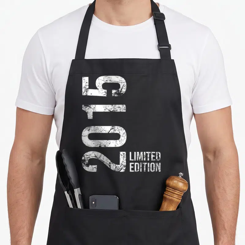 Tablier de cuisine noir avec inscription 2015 limited edition en blanc effet délavé vertical