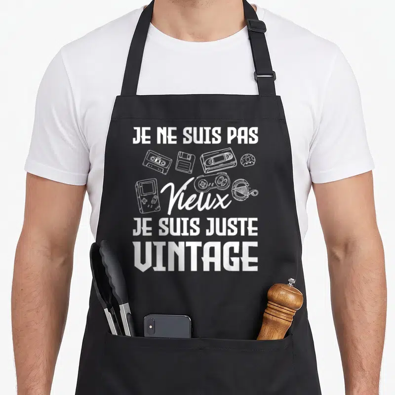 Tablier de cuisine noir avec inscription Je ne suis pas vieux juste vintage et illustrations d'objets rétro en blanc.