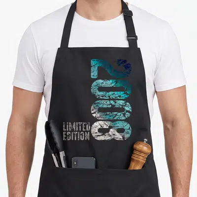 Tablier de cuisine noir avec le chiffre 2008 en turquoise et l'inscription Limited Edition en blanc usé.