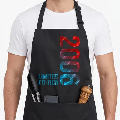 Tablier de cuisine noir avec l'année 2006 en grands chiffres colorés et Limited Edition en bas à gauche.