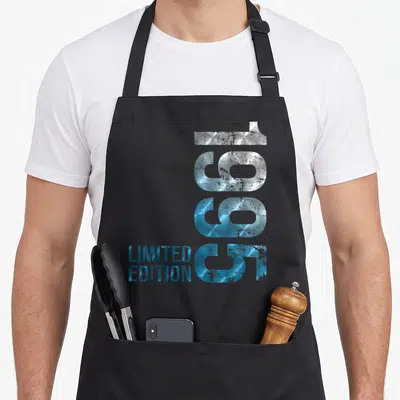 Tablier de cuisine noir avec l'année 1995 en chiffres métalliques bleus et le texte Limited Edition imprimé en bas à gauche.