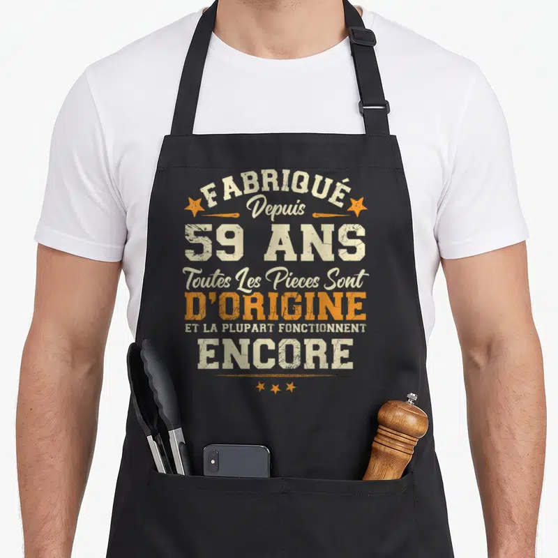 Tablier de cuisine noir avec inscription vintage fabriqué depuis 59 ans toutes les pièces sont d'origine encore en orange et crème.