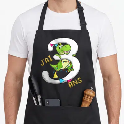 Tablier de cuisine noir avec grand chiffre 3, dinosaure vert et texte J'ai 3 ans.