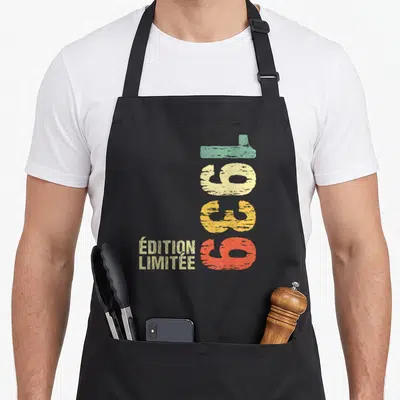 Tablier de cuisine noir avec un grand 1939 multicolore vertical et le texte « Édition Limitée » en bas à gauche.