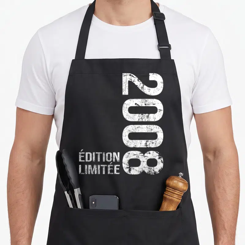 Tablier de cuisine noir avec l'année 2008 imprimée verticalement en blanc et le texte « Édition Limitée » en bas à gauche.