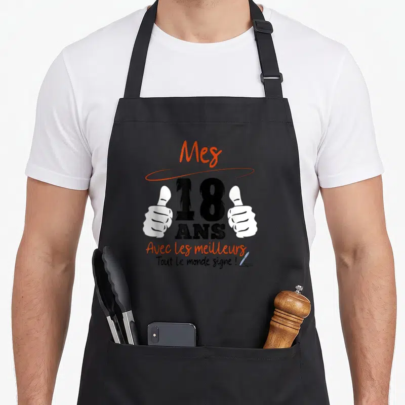 Tablier de cuisine noir avec l'inscription Mes 18 ans et deux mains faisant des pouces levés en blanc.