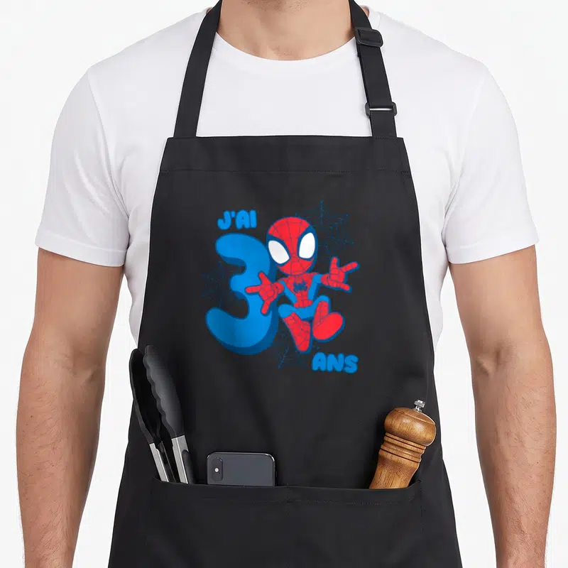 Tablier de cuisine noir avec un Spider-Man mignon et l'inscription J'ai 3 ans en bleu.