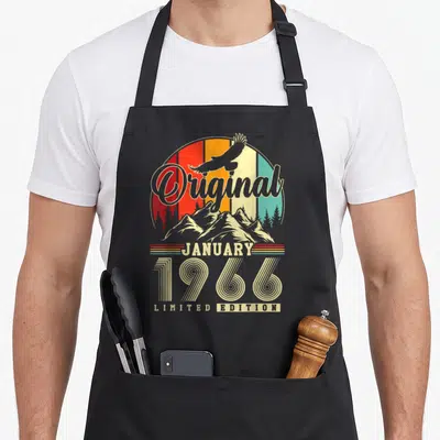Tablier de cuisine noir avec motif vintage montrant un aigle en vol au-dessus de montagnes et le texte Original 1966 Limited Edition.