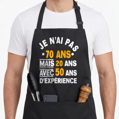 Tablier de cuisine noir avec inscription blanche et orange Je n'ai pas 70 ans mais 20 ans avec 50 ans d'expérience