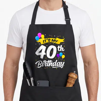Tablier de cuisine noir avec l'inscription It is my 40th anniversaire entouré de ballons colorés et d confettis dorés.