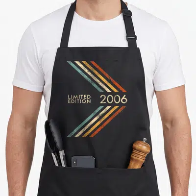 Tablier de cuisine noir avec motif rétro flèches colorées et texte Limited Edition 2006