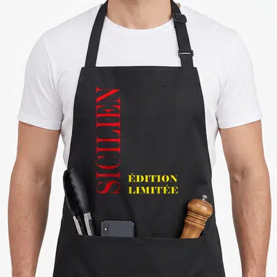 Tablier de cuisine noir avec texte vertical Sicilien en rouge et « Édition Limitée » en jaune.