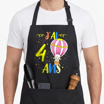 Tablier de cuisine noir avec un mouton dans un ballon rose et l'inscription J'ai 4 ans 4e