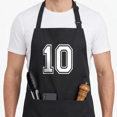 Tablier de cuisine noir avec le numéro 10 imprimé en blanc au style maillot de sport.