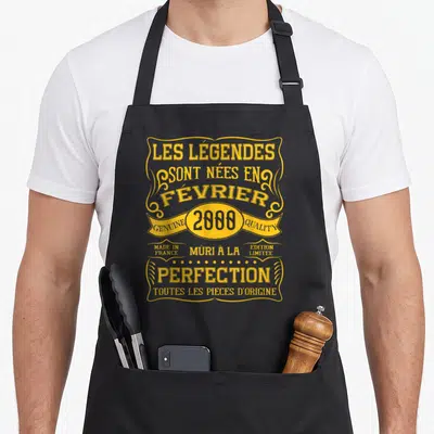 Tablier de cuisine noir avec typographie jaune célébrant les nés en février 2000 et la perfection mûri à la.