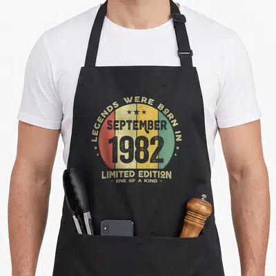 Tablier de cuisine noir avec motif circulaire rasta indiquant Les Légendes sont nées en Septembre 1982 Limited Edition One of a Kind