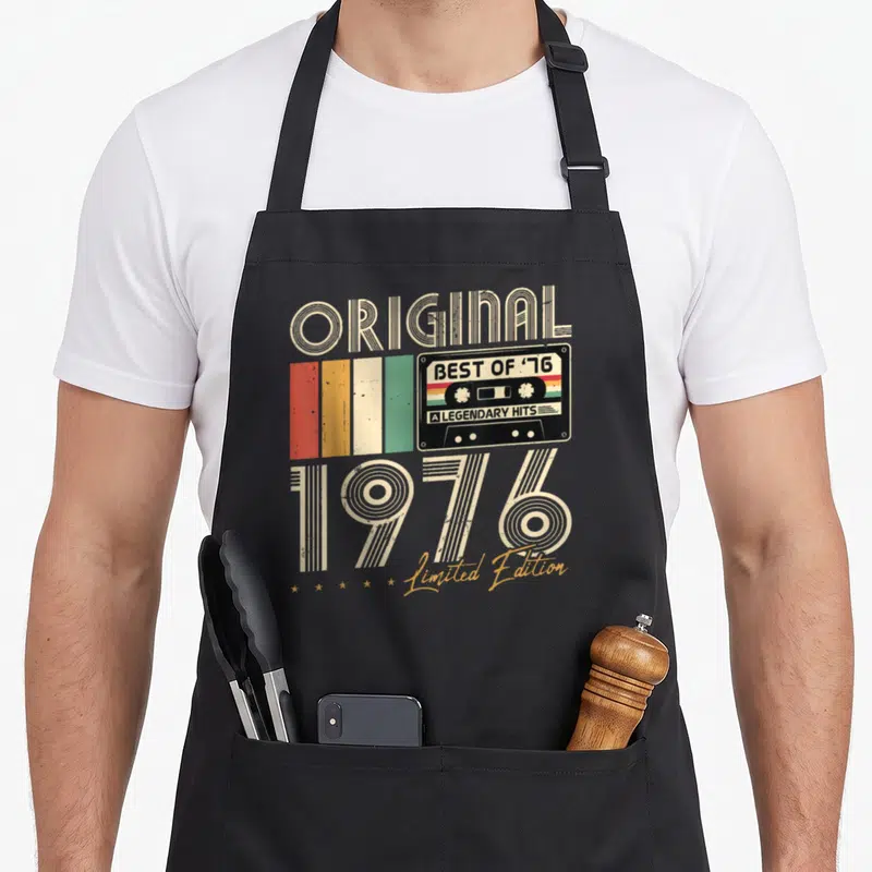 Tablier de cuisine noir avec illustration vintage cassette audio et texte Original 1976 Limited Edition.