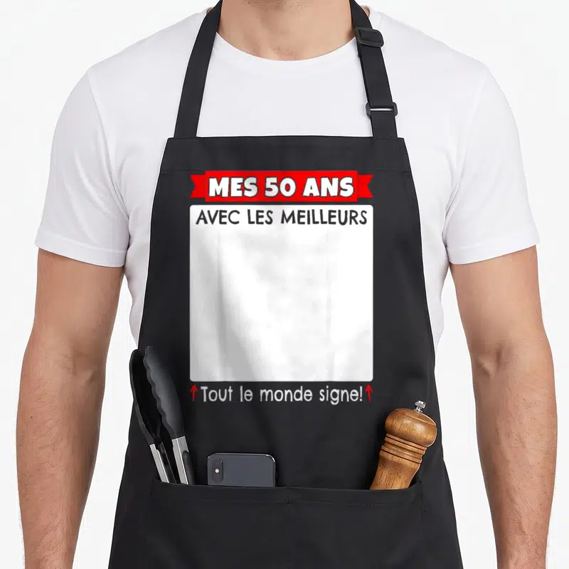 Tablier de cuisine noir avec bannière rouge Mes 50 Ans et grand espace blanc pour signatures.