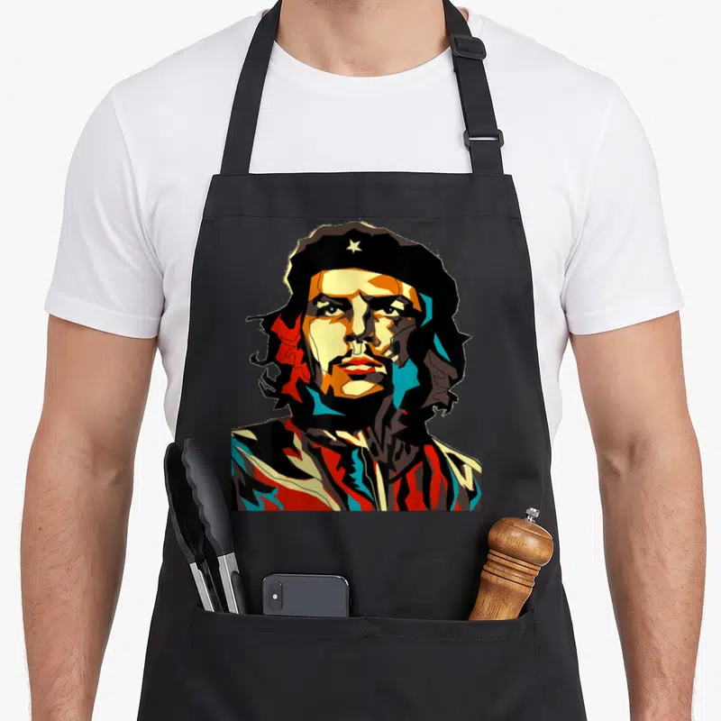 Tablier de cuisine noir avec portrait coloré de Che Guevara au béret à l'étoile et traits géométriques.