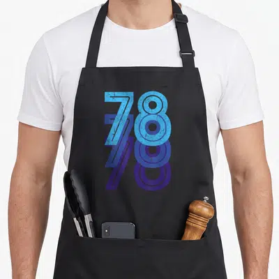 Tablier de cuisine noir avec le chiffre 78 stylisé en bleu et violet superposé.